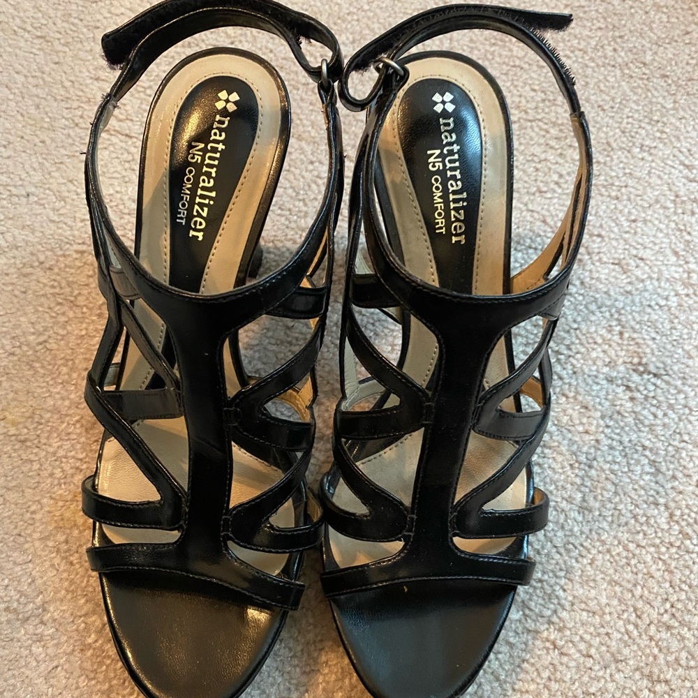 Naturalizer N5 Comfort Strappy Heals Size 7.5